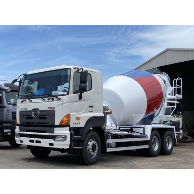 預拌混凝土運輸車側面展示