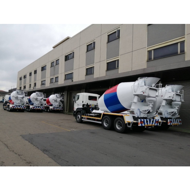 預拌混凝土車隊廠區停放展示