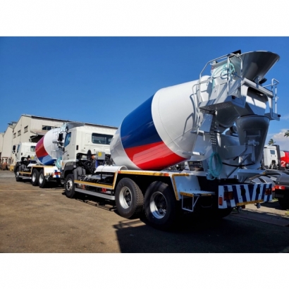 預拌混凝土攪拌車尾部設備展示
