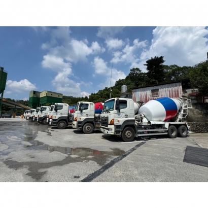 預拌混凝土車隊戶外停車場實景